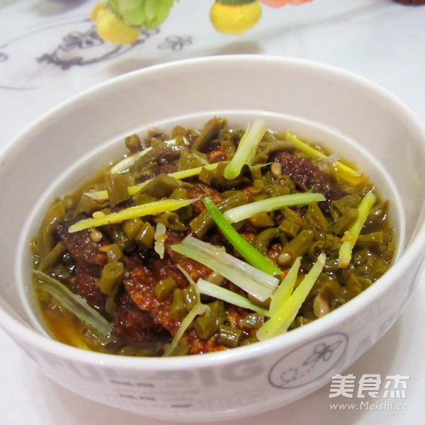 酸<a href=/shicai/shucai/DouJiao/index.html target=_blank><u>豆角</u></a>蒸腊鱼的做法