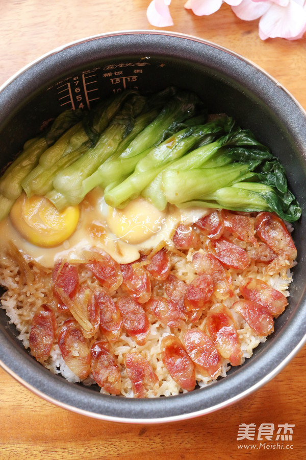 广式腊肠煲仔饭的做法