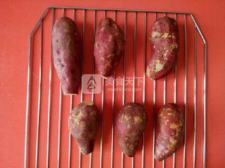 烤<a href=/shicai/shucai/HongShu/index.html target=_blank><u>红薯</u></a>