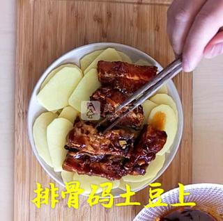 老干妈蒸<a href=/shicai/rouqin/PaiGu/index.html target=_blank><u>排骨</u></a>