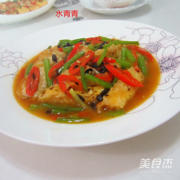 <a href=/shicai/mimian/HeiDou/index.html target=_blank><u>黑豆</u></a>豉煮<a href=/shicai/mimian/DouFu/index.html target=_blank><u>豆腐</u></a>的做法