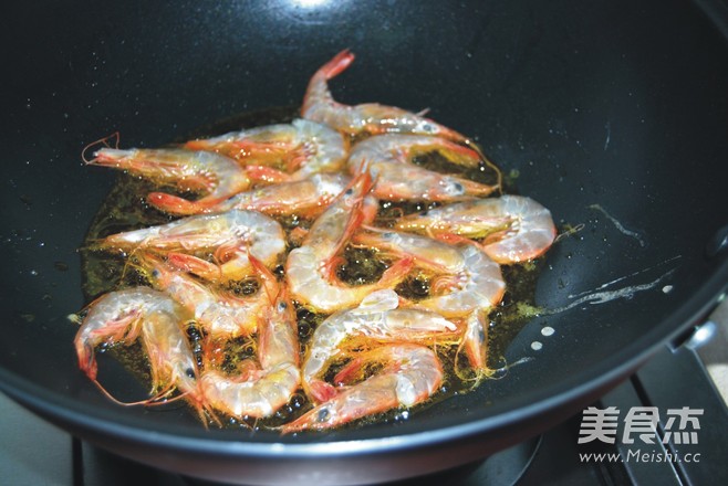 避风塘炒虾的做法