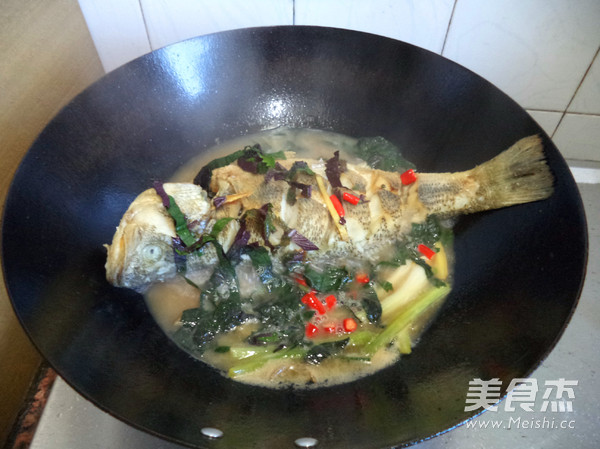 <a href=/shicai/shucai/ZiSu/index.html target=_blank><u>紫苏</u></a>烧<a href=/shicai/shuichanpin/LuYu/index.html target=_blank><u>鲈鱼</u></a>的做法