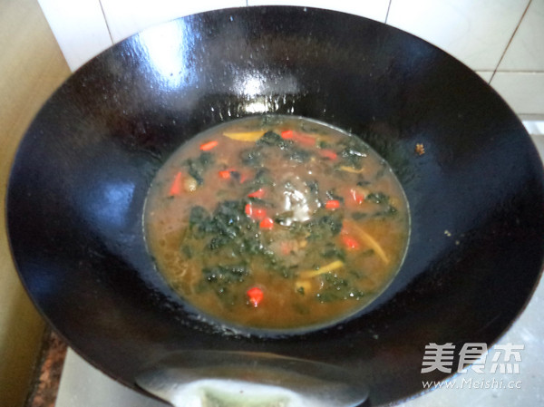 <a href=/shicai/shucai/ZiSu/index.html target=_blank><u>紫苏</u></a>烧<a href=/shicai/shuichanpin/LuYu/index.html target=_blank><u>鲈鱼</u></a>的做法