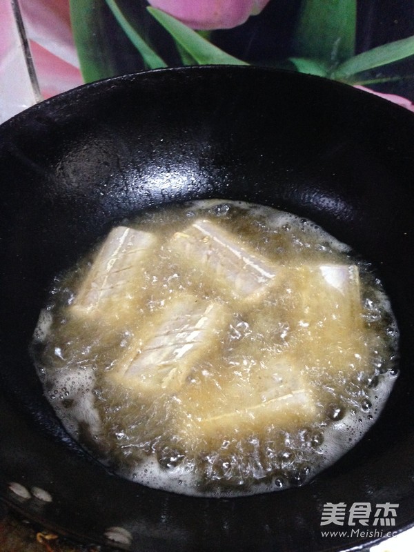 五香酥炸<a href=/shicai/shuichanpin/DaiYu/index.html target=_blank><u>带鱼</u></a>的做法