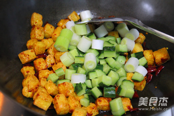 宫保<a href=/shicai/mimian/DouFu/index.html target=_blank><u>豆腐</u></a>的做法