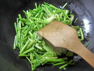 <a href=/shicai/shucai/QinCai/index.html target=_blank><u>芹菜</u></a>炒乌贼