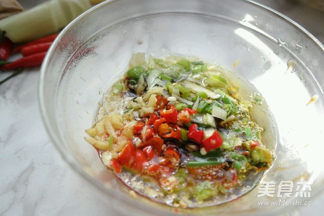 王府<a href=/shicai/diaoweipin/CongYou/index.html target=_blank><u>葱油</u></a><a href=/shicai/shucai/XingBaoGu/index.html target=_blank><u><a href=/shicai/guopin/Xing/index.html target=_blank><u>杏</u></a>鲍菇</u></a>的做法