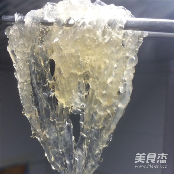 <a href=/shicai/mimian/NiuNai/index.html target=_blank><u>牛奶</u></a>冰糖炖<a href=/shicai/yaoshi/YaWo/index.html target=_blank><u>燕窝</u></a>的做法