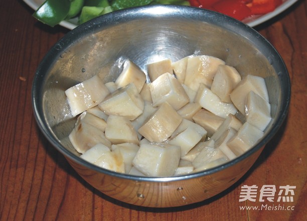 宫保<a href=/shicai/shucai/XingBaoGu/index.html target=_blank><u><a href=/shicai/guopin/Xing/index.html target=_blank><u>杏</u></a>鲍菇</u></a>的做法