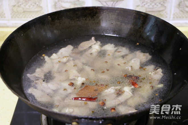 <a href=/shicai/shucai/HuLuoBo/index.html target=_blank><u>胡<a href=/shicai/shucai/LuoBo/index.html target=_blank><u>萝卜</u></a></u></a><a href=/shicai/shucai/TuDou/index.html target=_blank><u>土豆</u></a>炖<a href=/shicai/rouqin/NiuRou/index.html target=_blank><u>牛肉</u></a>的做法