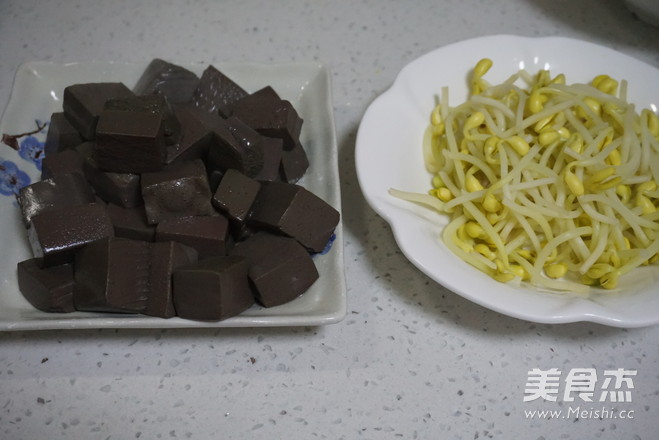 营养的时蔬炒<a href=/shicai/rouqin/YaXie/index.html target=_blank><u>鸭<a href=/shicai/rouqin/Xue/index.html target=_blank><u>血</u></a></u></a>的做法