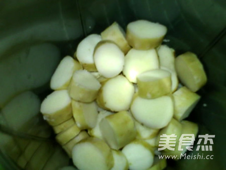 清润<a href=/shicai/shucai/BaiHe/index.html target=_blank><u>百合</u></a><a href=/shicai/shucai/ShanYao/index.html target=_blank><u>山药</u></a>奶羹的做法