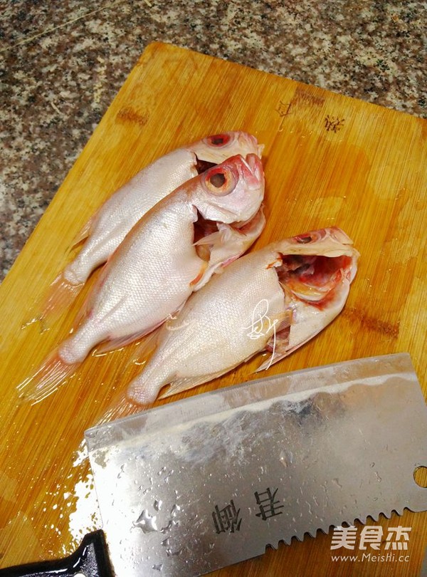 红火番茄海鲜盅的做法