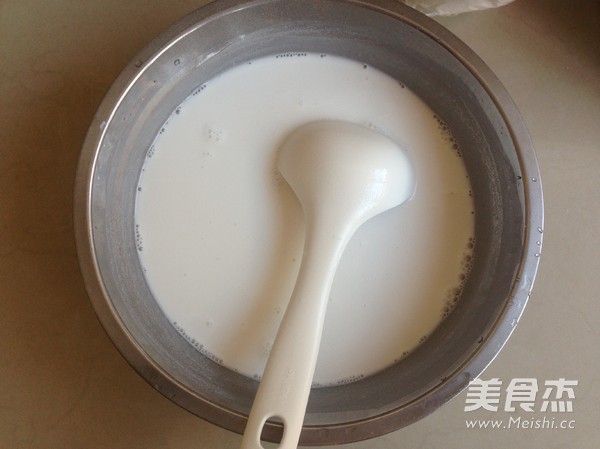 <a href=/shicai/rouqin/JiDan/index.html target=_blank><u>鸡蛋</u></a>肠粉的做法