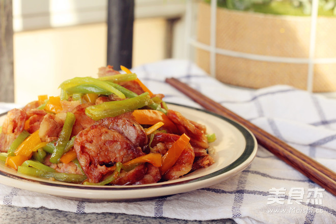 <a href=/shicai/shucai/LaJiao/index.html target=_blank><u>辣椒</u></a>脆皮肠的做法