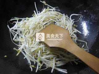 <a href=/shicai/shucai/JiuCai/index.html target=_blank><u>韭菜</u></a><a href=/shicai/rouqin/JiDan/index.html target=_blank><u>鸡蛋</u></a>炒绿<a href=/shicai/shucai/DouYa/index.html target=_blank><u>豆芽</u></a>