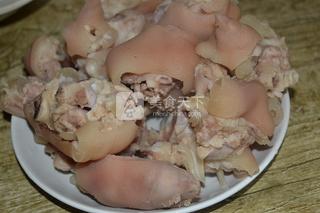 红烧<a href=/shicai/rouqin/ZhuTi/index.html target=_blank><u>猪蹄</u></a>