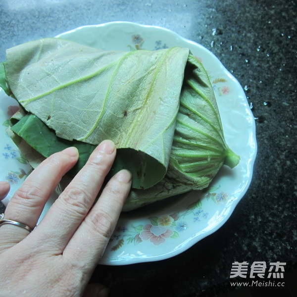 <a href=/shicai/shucai/HeYe/index.html target=_blank><u>荷叶</u></a><a href=/shicai/mimian/MiFen/index.html target=_blank><u>米粉</u></a>肉的做法