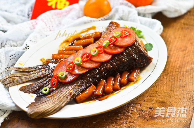 红烧<a href=/shicai/shuichanpin/YuWei/index.html target=_blank><u>鱼尾</u></a>巴的做法