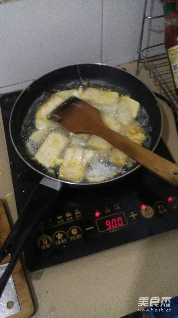 香煎<a href=/shicai/mimian/DouFu/index.html target=_blank><u>豆腐</u></a>的做法
