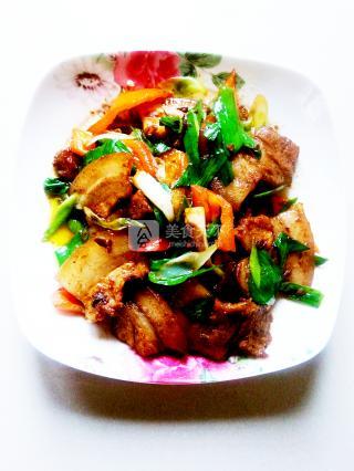 <a href=/shicai/shucai/SuanMiao/index.html target=_blank><u>蒜苗</u></a>回锅肉