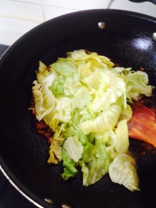 酱爆<a href=/shicai/shucai/YuanBaiCai/index.html target=_blank><u>圆<a href=/shicai/shucai/BaiCai/index.html target=_blank><u>白菜</u></a></u></a>