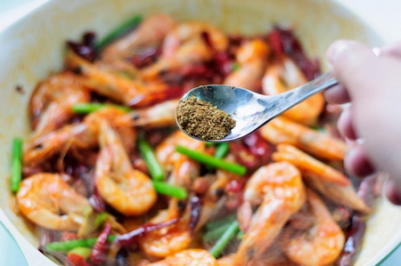 香辣干锅虾步骤12