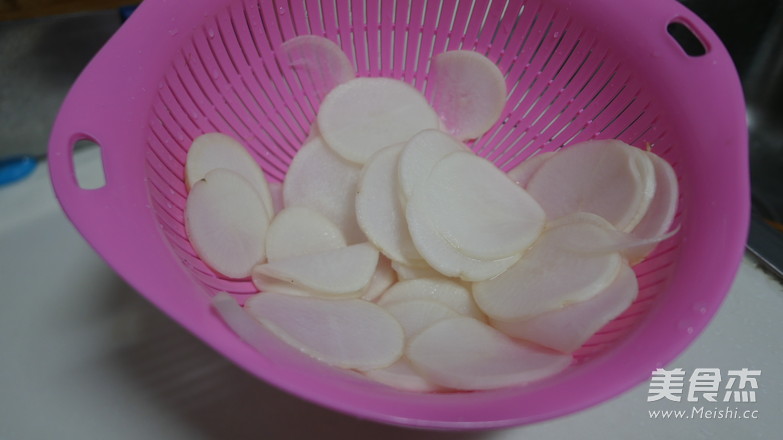 红糖酱<a href=/shicai/shucai/LuoBo/index.html target=_blank><u>萝卜</u></a>的做法