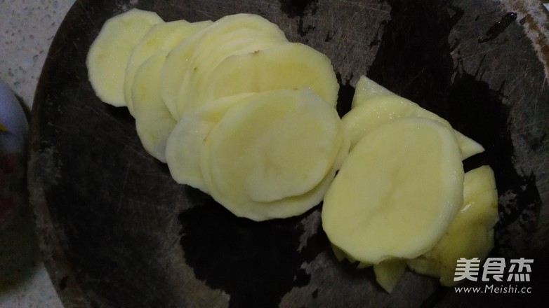 五香<a href=/shicai/shucai/TuDou/index.html target=_blank><u>土豆</u></a>片的做法