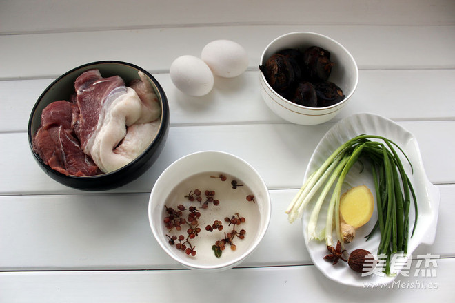 <a href=zt/hsszt target=_blank><u>红烧狮子头</u></a>的做法