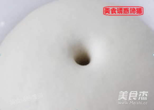 蚝油椒盐<a href=/shicai/shucai/JuHua/index.html target=_blank><u>菊花</u></a>卷的做法
