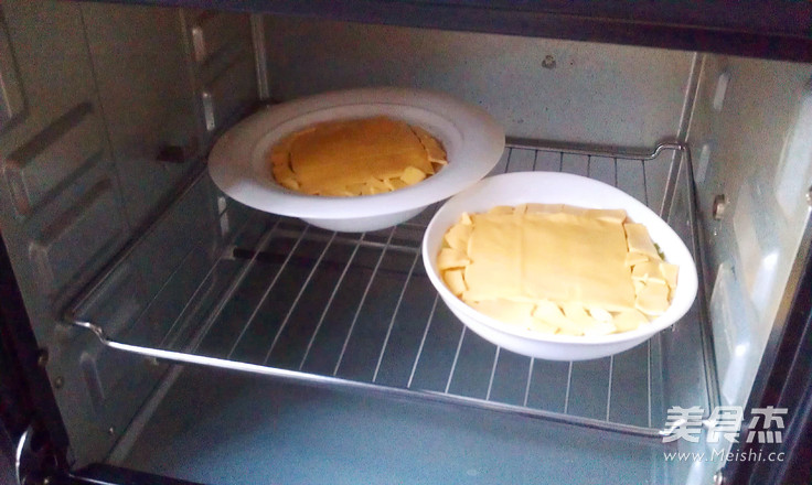 <a href=/shicai/mimian/ZhiShi/index.html target=_blank><u>芝士</u></a>焗<a href=/shicai/shucai/TuDou/index.html target=_blank><u>土豆</u></a>泥的做法