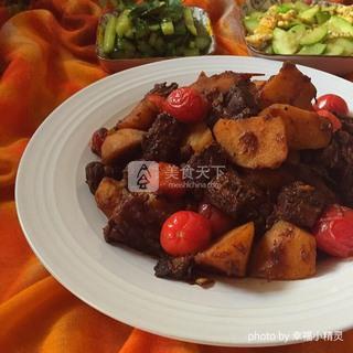 <a href=/shicai/rouqin/NiuRou/index.html target=_blank><u>牛肉</u></a>炖<a href=/shicai/shucai/TuDou/index.html target=_blank><u>土豆</u></a>