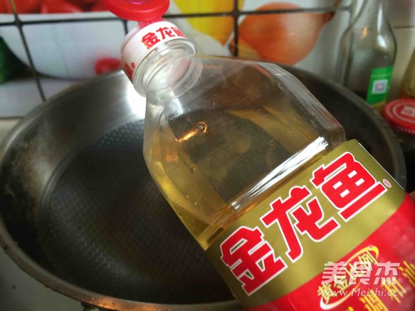 糖<a href=/shicai/diaoweipin/Cu/index.html target=_blank><u>醋</u></a>面筋<a href=/shicai/shucai/BaiCai/index.html target=_blank><u>白菜</u></a>的做法