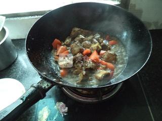 红<a href=/shicai/shucai/LuoBo/index.html target=_blank><u>萝卜</u></a>烧<a href=/shicai/rouqin/PaiGu/index.html target=_blank><u>排骨</u></a>