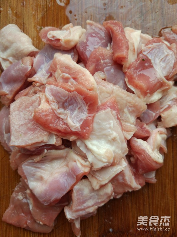 白<a href=/shicai/shucai/LuoBo/index.html target=_blank><u>萝卜</u></a>炖<a href=/shicai/rouqin/YangPai/index.html target=_blank><u>羊排</u></a>的做法