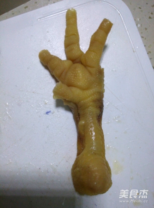 红烧无骨<a href=/shicai/rouqin/JiZha/index.html target=_blank><u>鸡爪</u></a>(含脱骨法)的做法