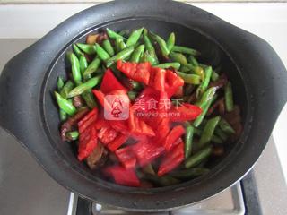 干锅<a href=/shicai/shucai/SiJiDou/index.html target=_blank><u>四季豆</u></a>