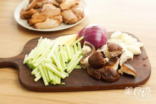 SPA<a href=/shicai/rouqin/JiChi/index.html target=_blank><u>鸡翅</u></a>的做法