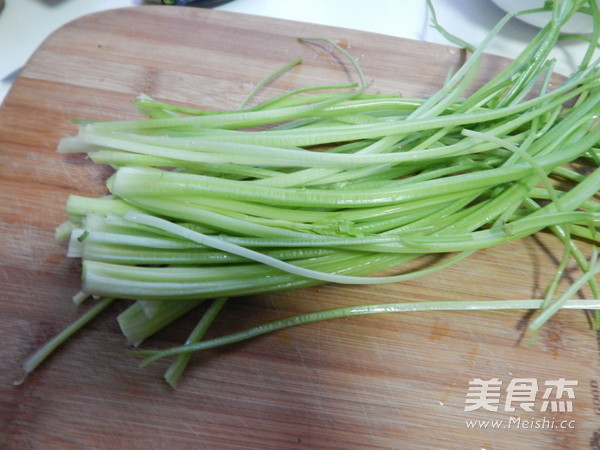 <a href=/shicai/shucai/QinCai/index.html target=_blank><u>芹菜</u></a>炒<a href=/shicai/rouqin/NiuRou/index.html target=_blank><u>牛肉</u></a>丝的做法