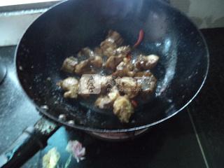 红<a href=/shicai/shucai/LuoBo/index.html target=_blank><u>萝卜</u></a>烧<a href=/shicai/rouqin/PaiGu/index.html target=_blank><u>排骨</u></a>