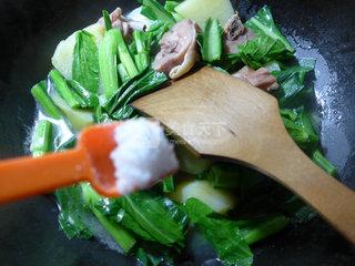 <a href=/shicai/shucai/YouCai/index.html target=_blank><u>油菜</u></a>蕻腊<a href=/shicai/rouqin/JiTui/index.html target=_blank><u>鸡腿</u></a>煮<a href=/shicai/shucai/TuDou/index.html target=_blank><u>土豆</u></a>