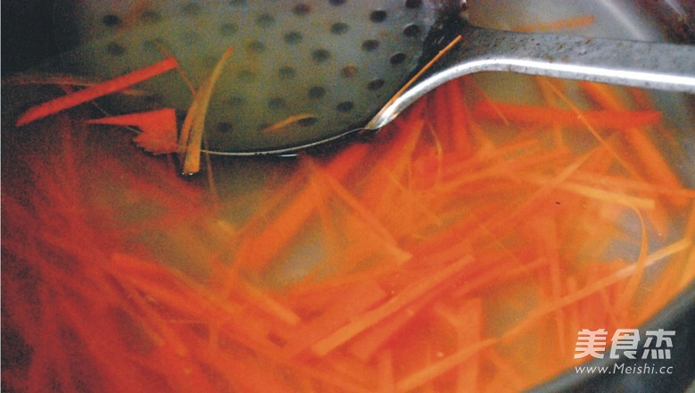 鸡汁<a href=/shicai/mimian/DouFu/index.html target=_blank><u>豆腐</u></a>丝的做法