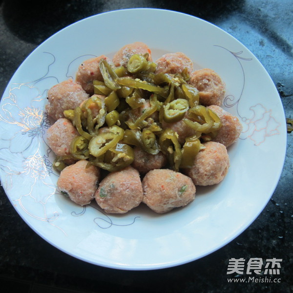 酸<a href=/shicai/shucai/LaJiao/index.html target=_blank><u>辣椒</u></a>蒸肉丸的做法