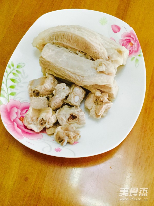 粉葛煲<a href=/shicai/rouqin/ZhuRou/index.html target=_blank><u>猪肉</u></a>的做法