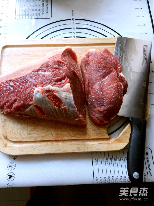 自制美味<a href=/shicai/rouqin/NiuRou/index.html target=_blank><u>牛肉</u></a>干的做法