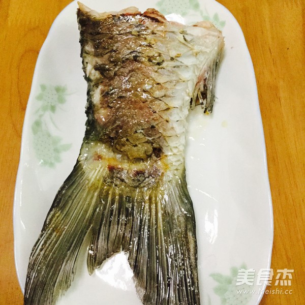 <a href=/shicai/shucai/LuoBo/index.html target=_blank><u>萝卜</u></a>番茄煲<a href=/shicai/shuichanpin/YuWei/index.html target=_blank><u>鱼尾</u></a>的做法