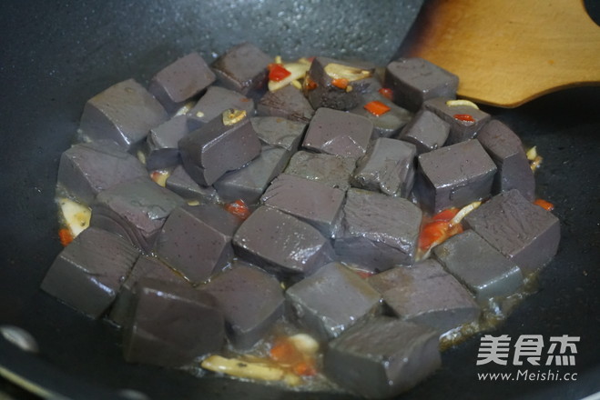 营养的时蔬炒<a href=/shicai/rouqin/YaXie/index.html target=_blank><u>鸭<a href=/shicai/rouqin/Xue/index.html target=_blank><u>血</u></a></u></a>的做法