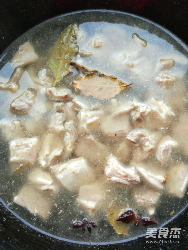 白<a href=/shicai/shucai/LuoBo/index.html target=_blank><u>萝卜</u></a>炖<a href=/shicai/rouqin/YangPai/index.html target=_blank><u>羊排</u></a>的做法